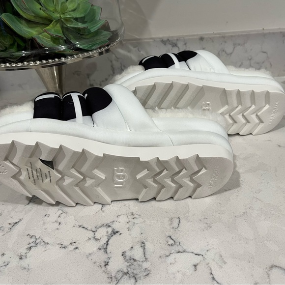 Ugg maxi slide logo sandals - Picture 10 of 11